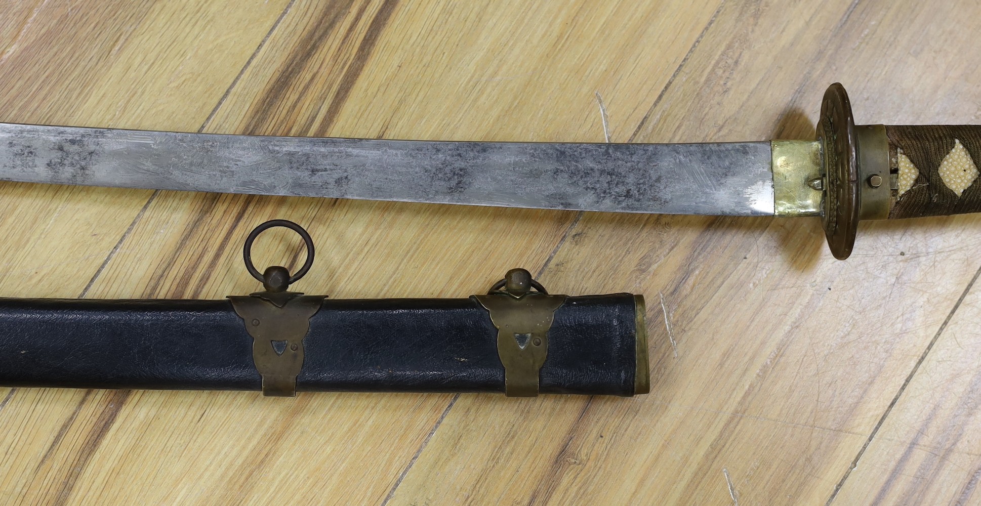 A Japanese katana, possibly a theatrical prop, 101 cms long